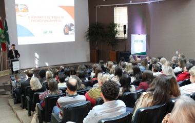Encontro debate estratégias de ensino para estudantes do primeiro ao 9º ano