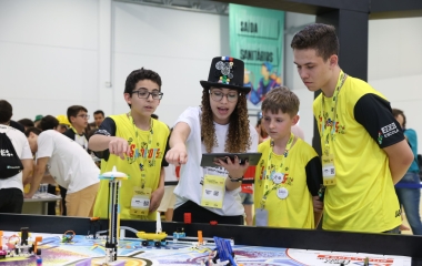 Evento de tecnologia do SESI impulsiona ensino 'STEAM' em SC
