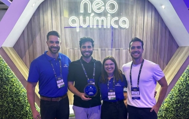 Rede de farmácias do SESI/SC recebe troféu Destaque 2024 por venda de vitaminas