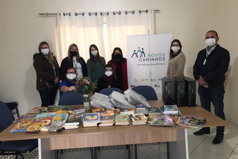 Livros arrecadados foram doados a casas de acolhimento 