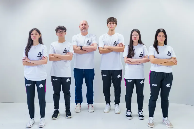 Time da Escola SESI embarca para Singapura para representar Brasil em mundial de robótica