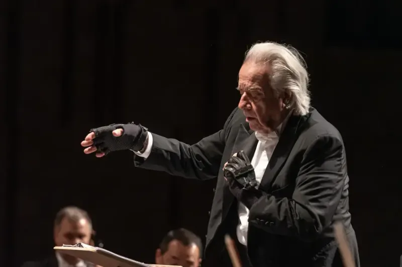 Maestro e pianista João Carlos Martins se apresenta na FIESC nesta terça (1º)