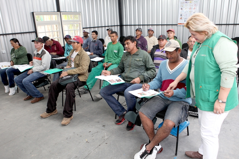 Outro exemplo vem de Joinville, onde indústrias implantam seus próprias salas de aula. Foto: André Kopsch